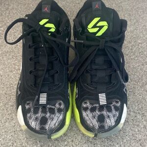 Nike Jordan Luka 2 Black Volt White 
Size 4Y